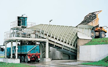 Ore Feeder Wagon Unloading Ore Feeder Wagon Unloading